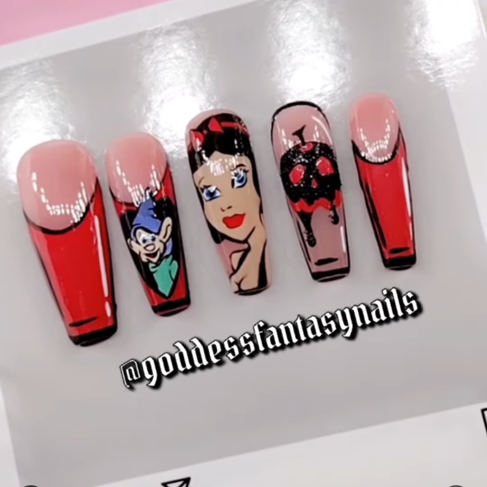 Snow White Nails 💅 ♥️